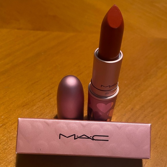 MAC Matte Lipstick Chili - Picture 3 of 16